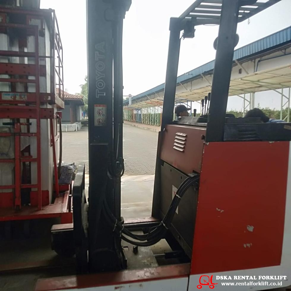 Reach Truck Toyota FBRS15 1,5 Ton 